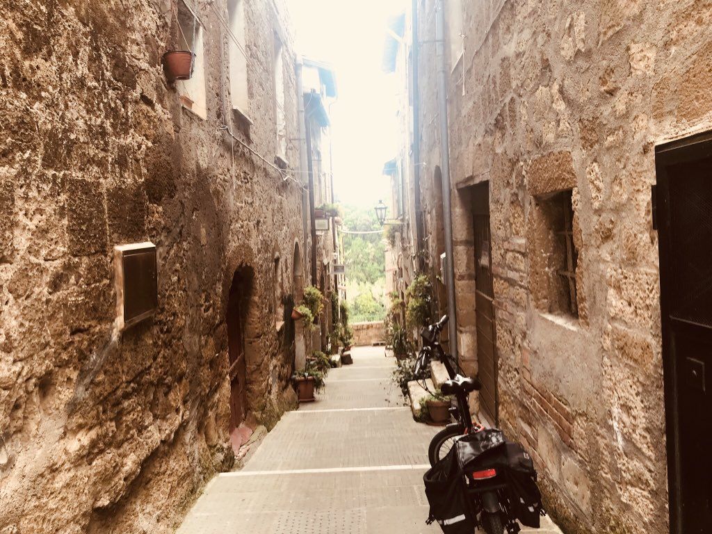 Books and Wine, wow! #pitigliano #tuscany #italy