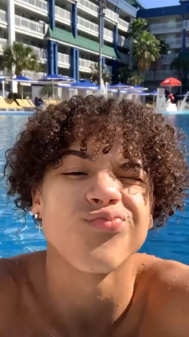 Best vallyk pena. .. image. Boys with curly hair