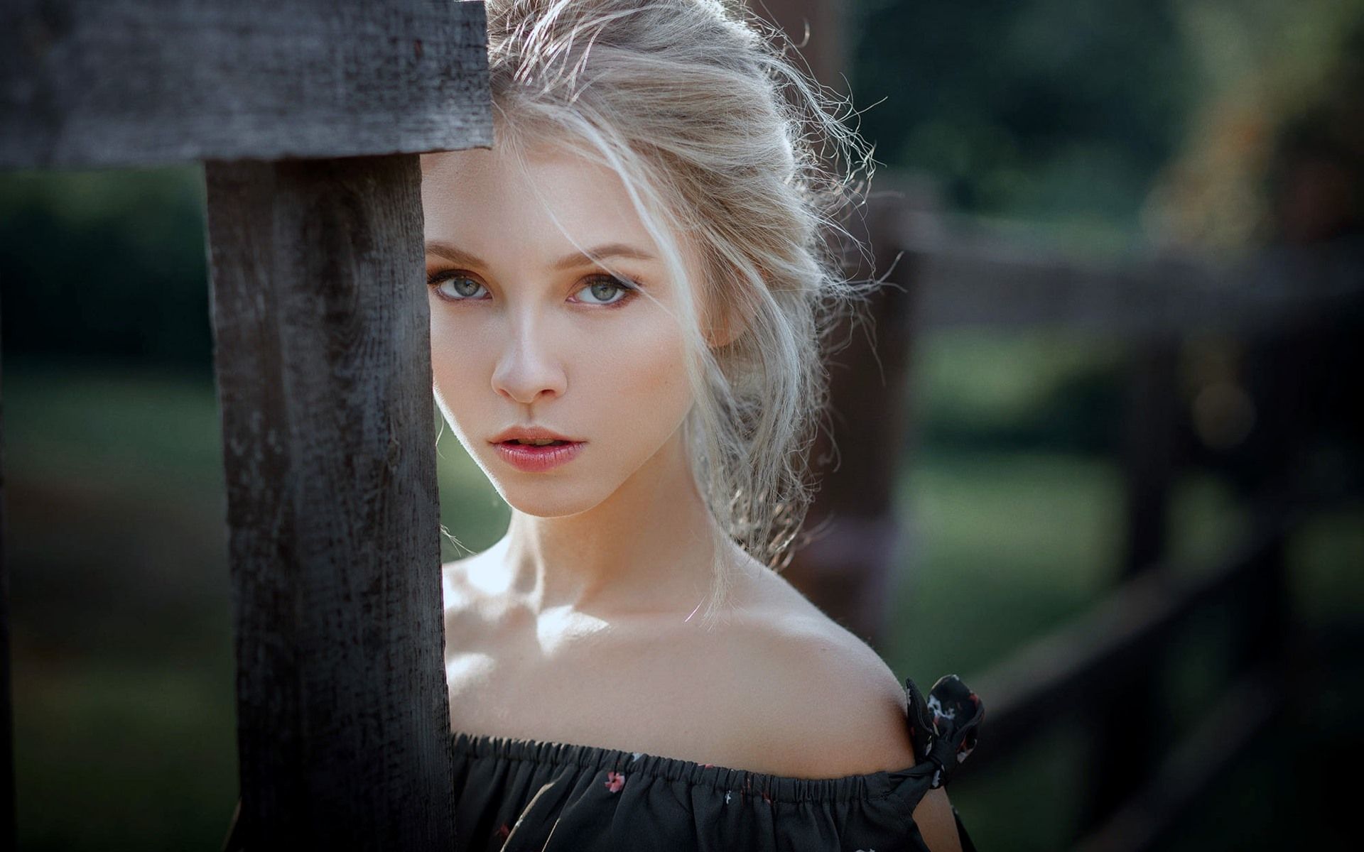 Wallpaper Young blonde girl, look 1920x1200 HD Picture, Image