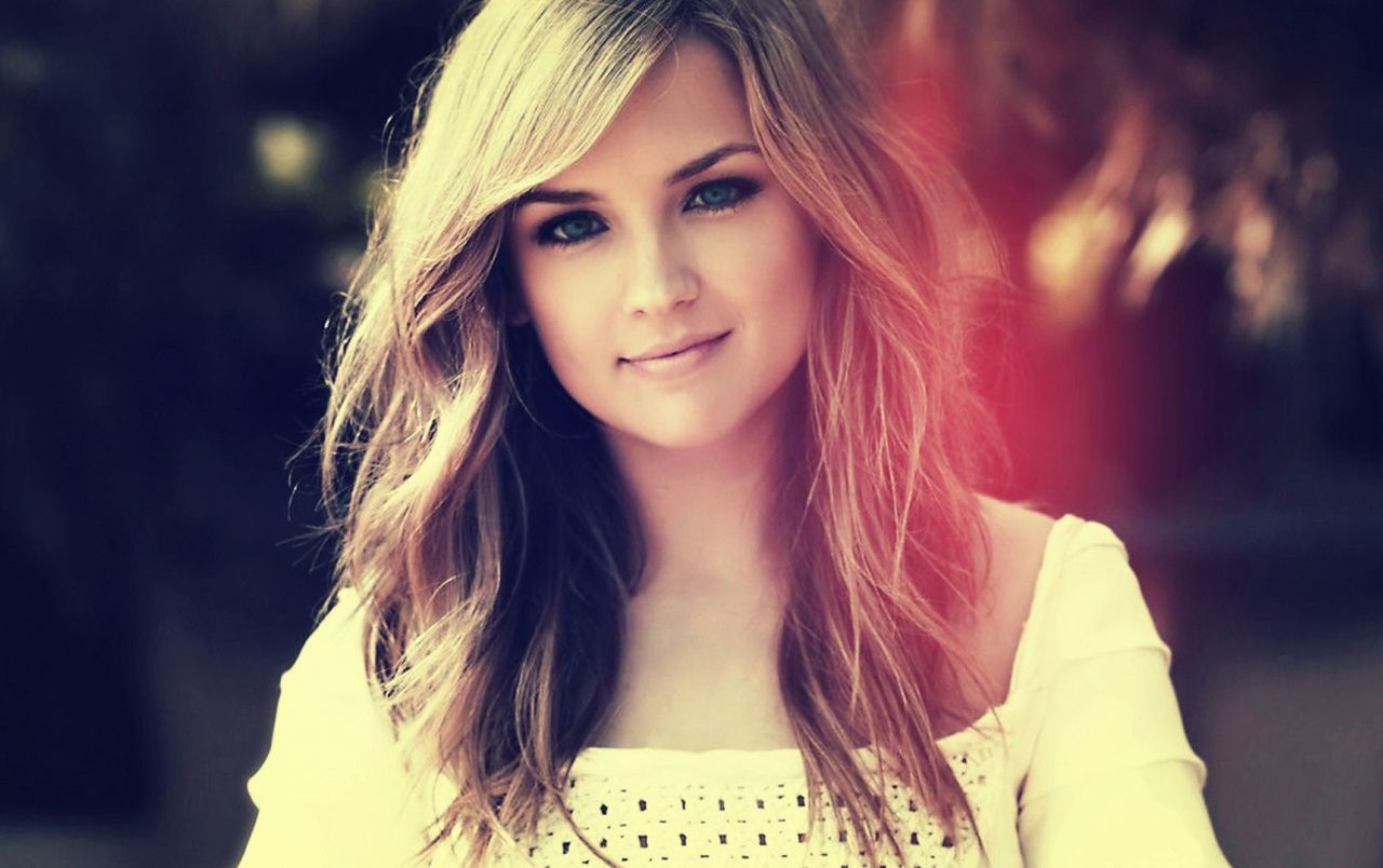 Blonde Highlights in the Sun wallpaper. Blonde Highlights in