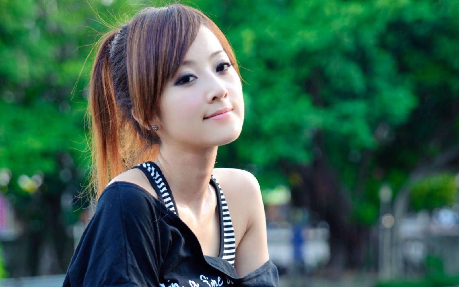 Beautiful Korean Girl Photo. Live HD Wallpaper HQ Picture