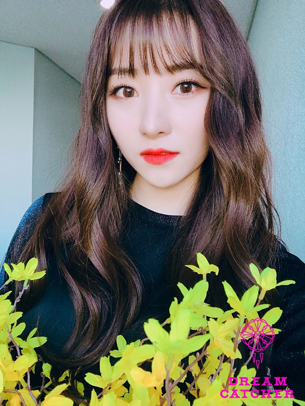 Fancafe Behind 'What' Promotions Selca. Dream catcher