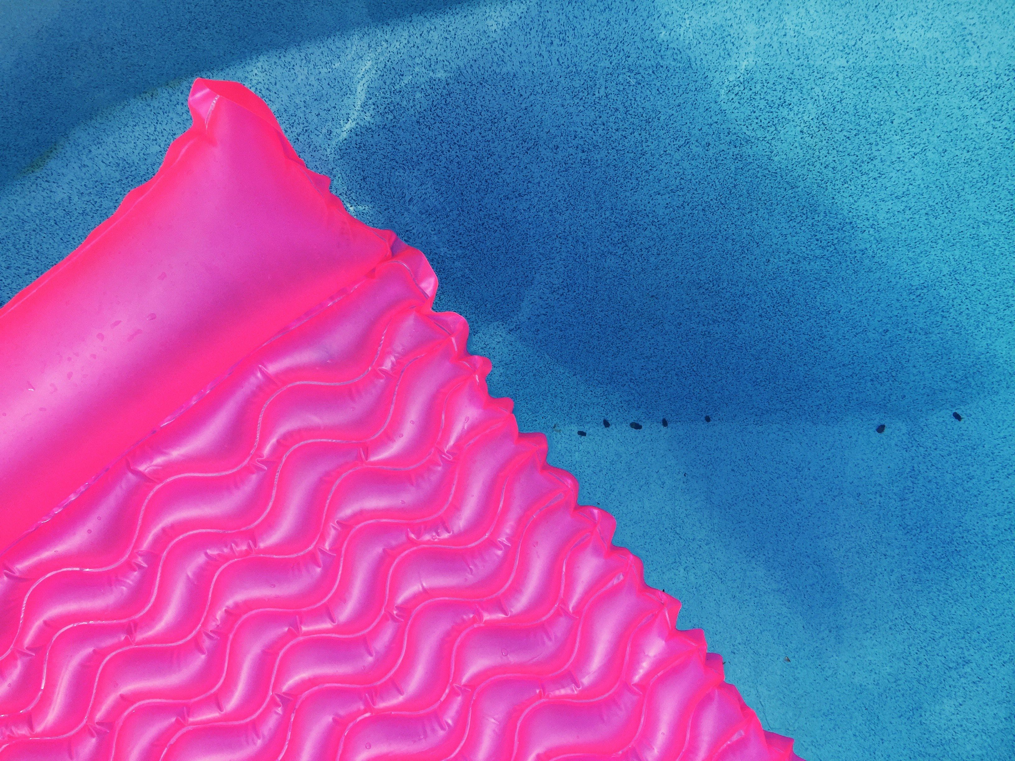 Wallpaper / bright pink pool floaties gliding along
