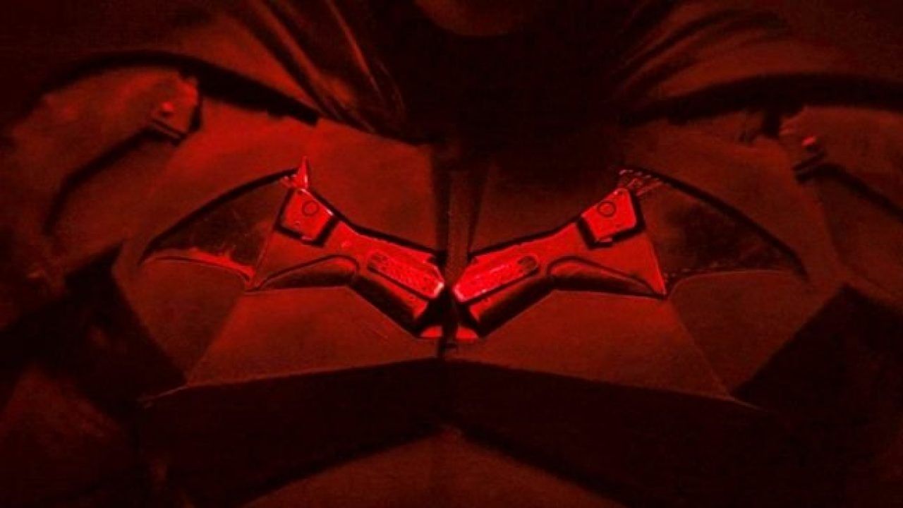 The Batman Set Photo Reveal Better Look at Robert Pattinson's Batsuit