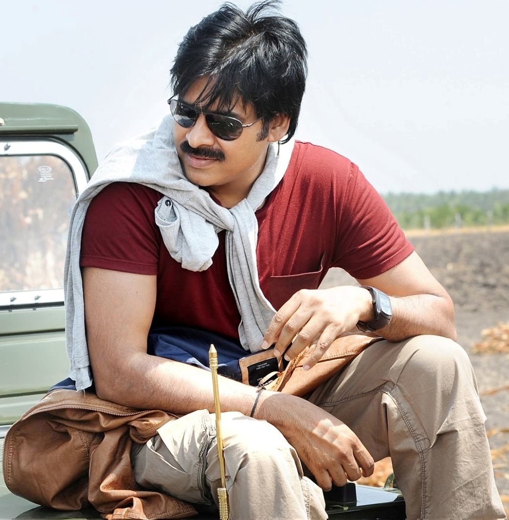 Pawan Kalyan Latest HQ Photo From Attarintiki Daredi Movie