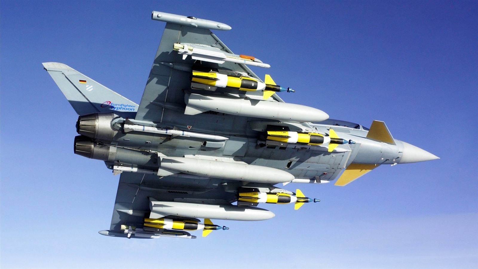 Wallpaper Fighter aircraft armed with missiles bottom view