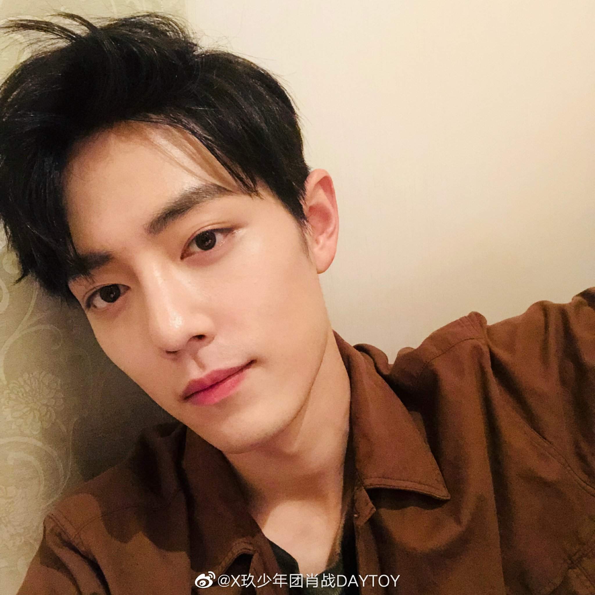 Xiao Zhan New Weibo Pics. CPOP 音乐 Amino