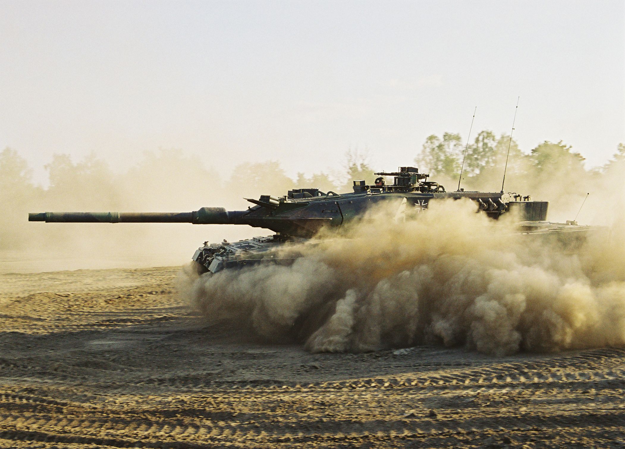 LEOPARD 2 TANK Weapon Military Tanks Leopard 2 Fe_JPG Wallpaperx1512