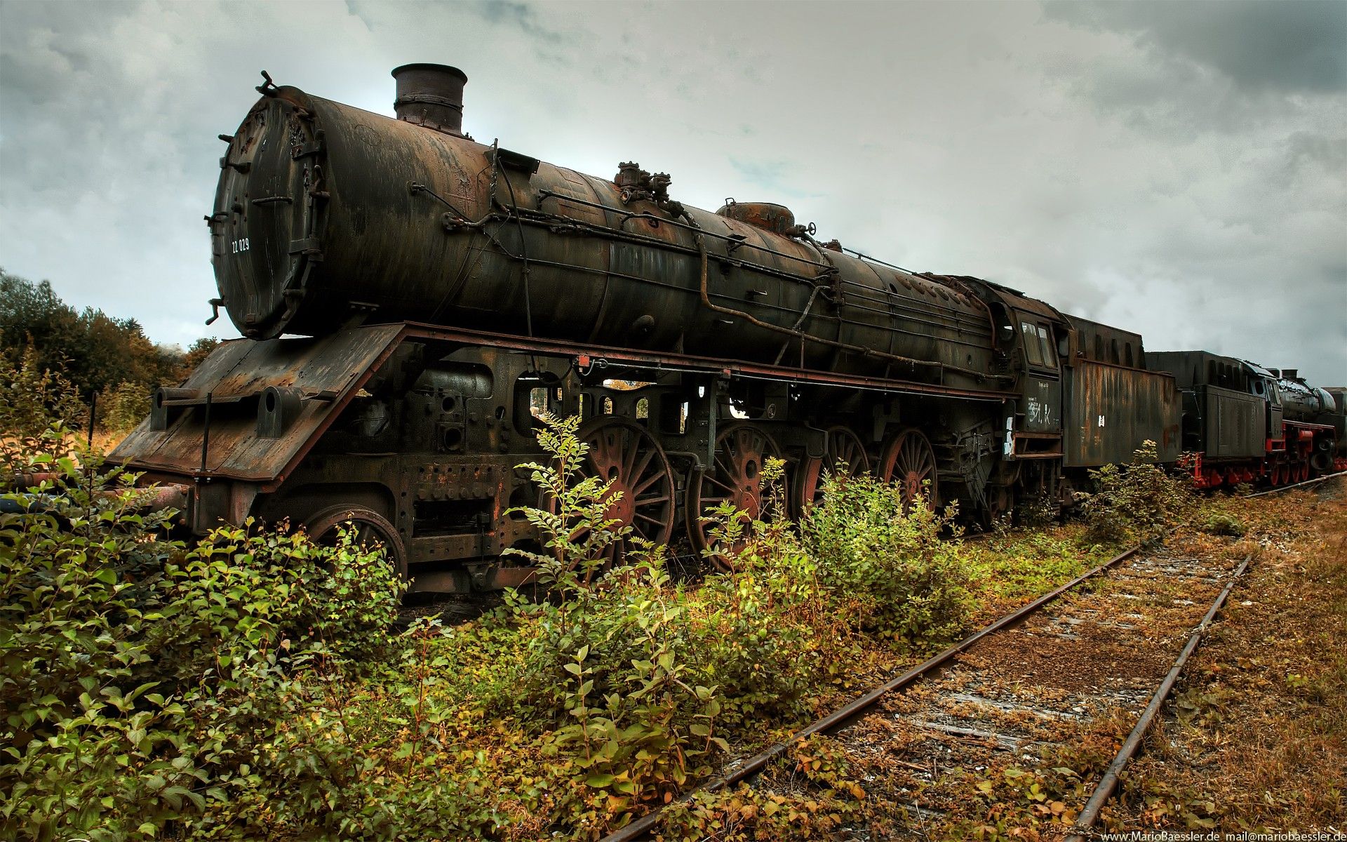 Nature trains railroad tracks vehicles rusted steam locomotives wallpaperx1200