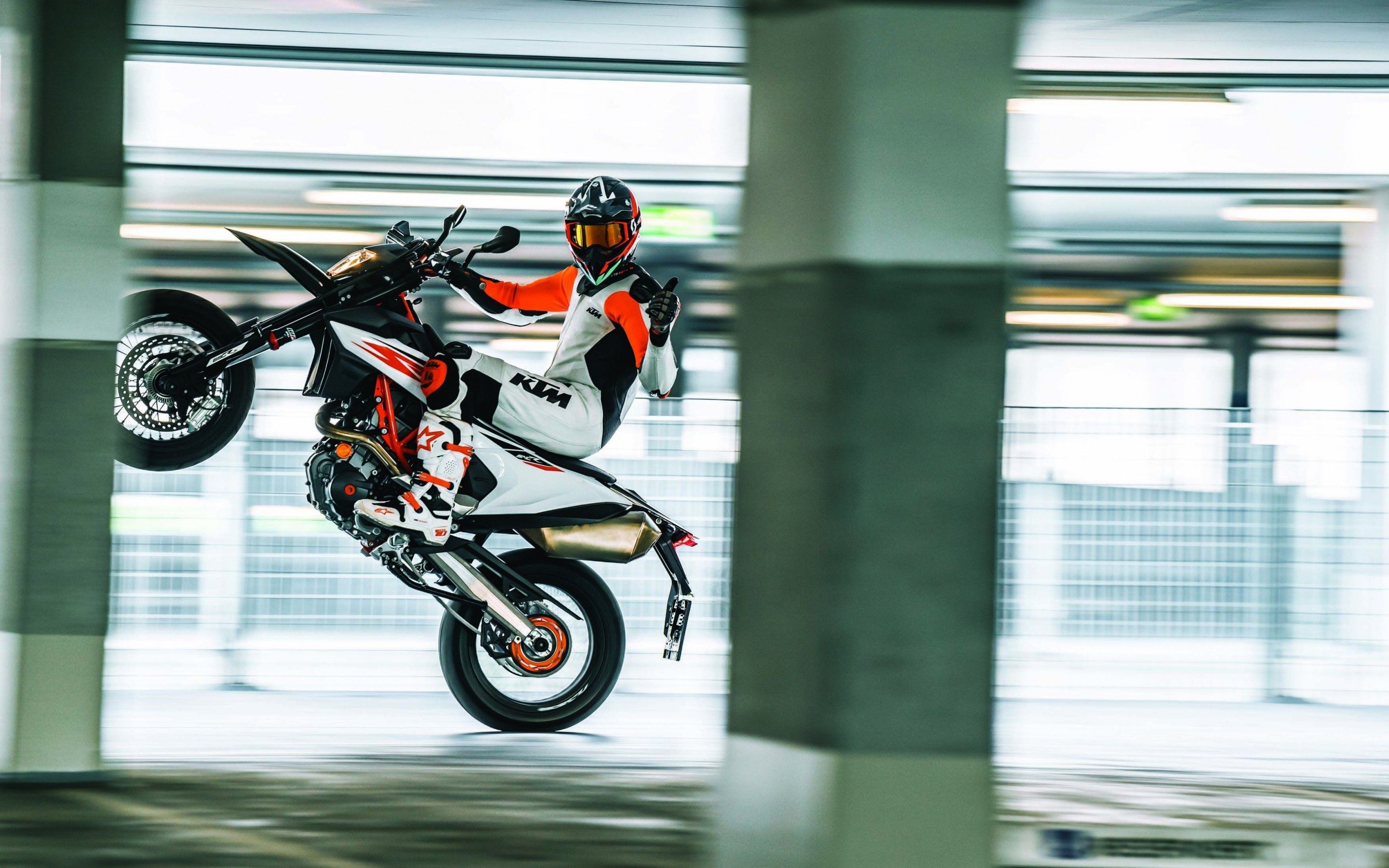 Download 2880x1800 Ktm 690 Smc R, Motorcycle, Thumbs Up, Supermoto