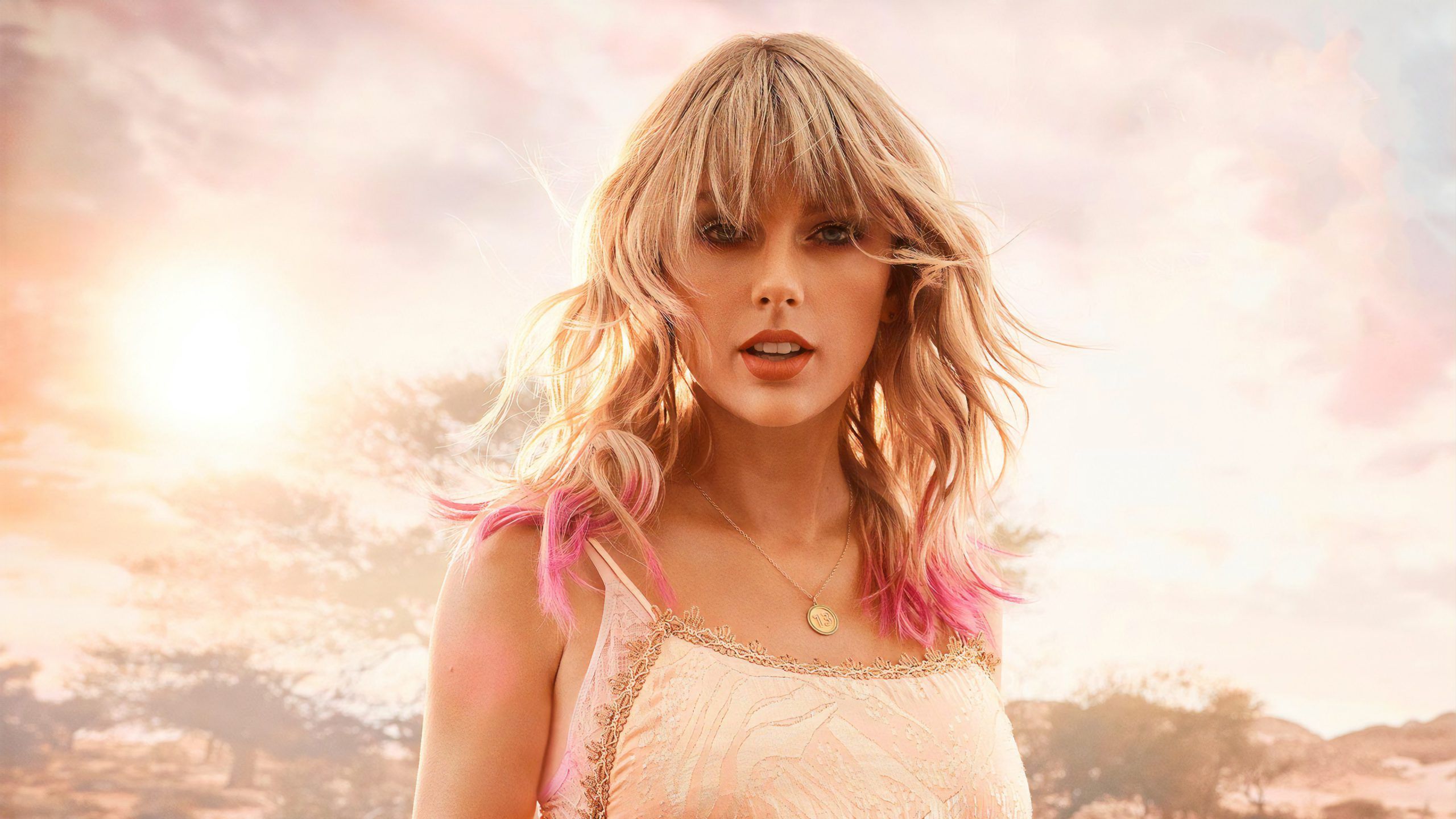 2. Taylor Swift's Iconic Pink and Blue Hair Look - wide 3