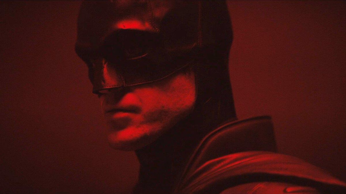 Robert Pattinson's full Batman suit revealed in leaked picture