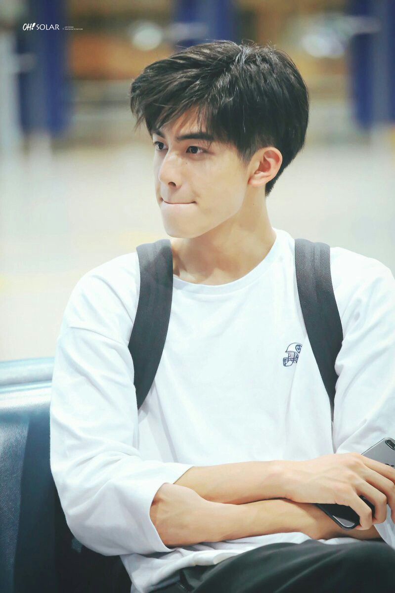 Pin oleh ARMY di SONGWEILONG. Rambut pria, Gaya rambut pria, Gaya