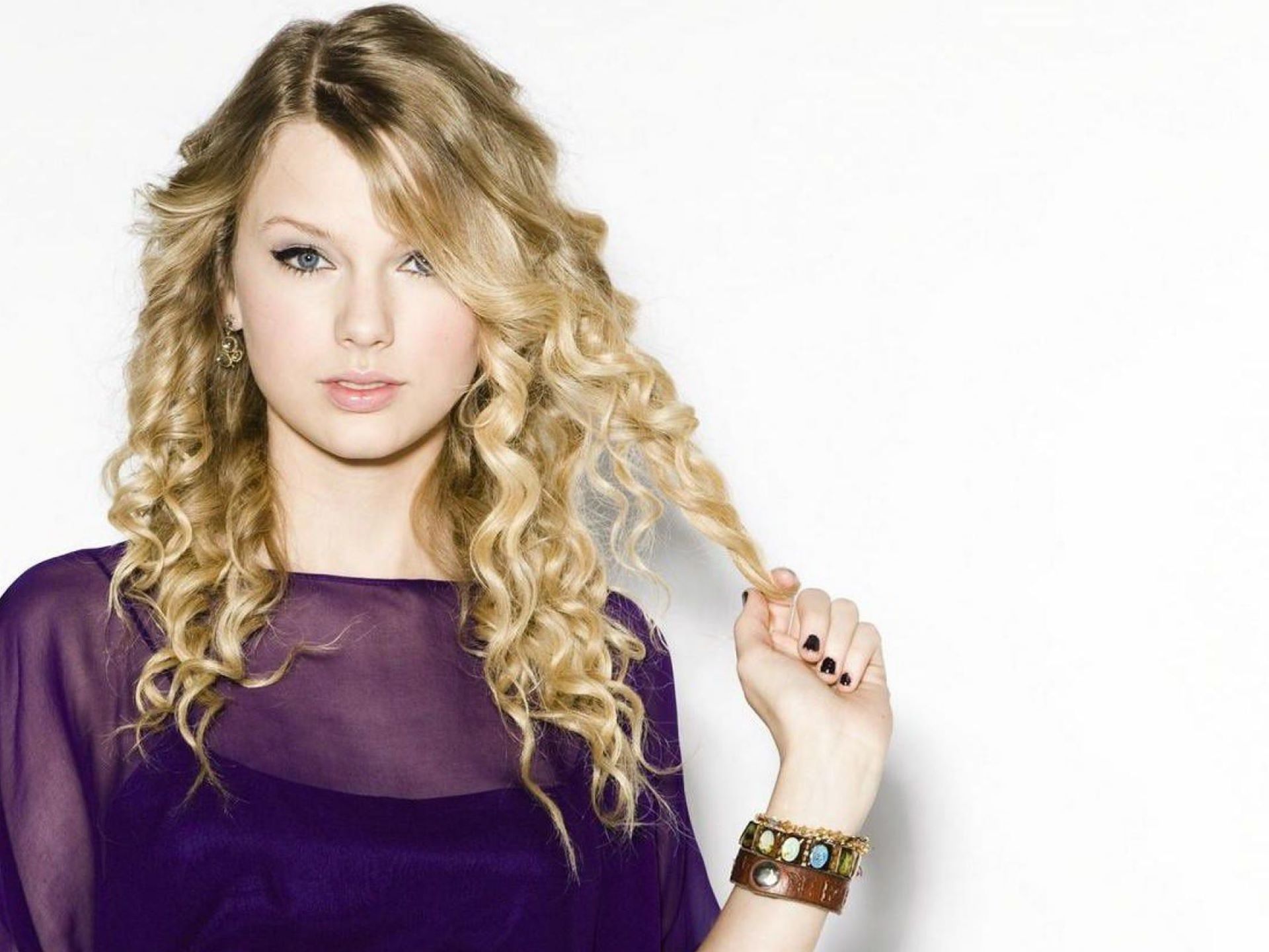 Taylor Swift Cute Hair Style Wallpaper