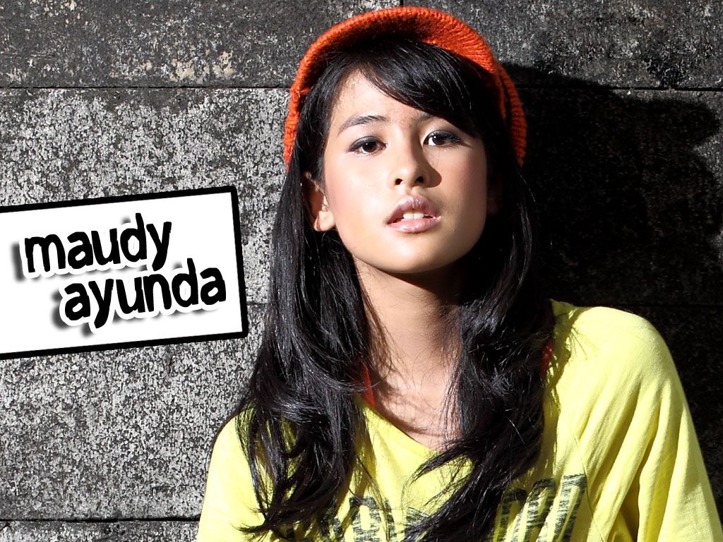 Maceme Wallpaper: Maudy Ayunda Wallpaper