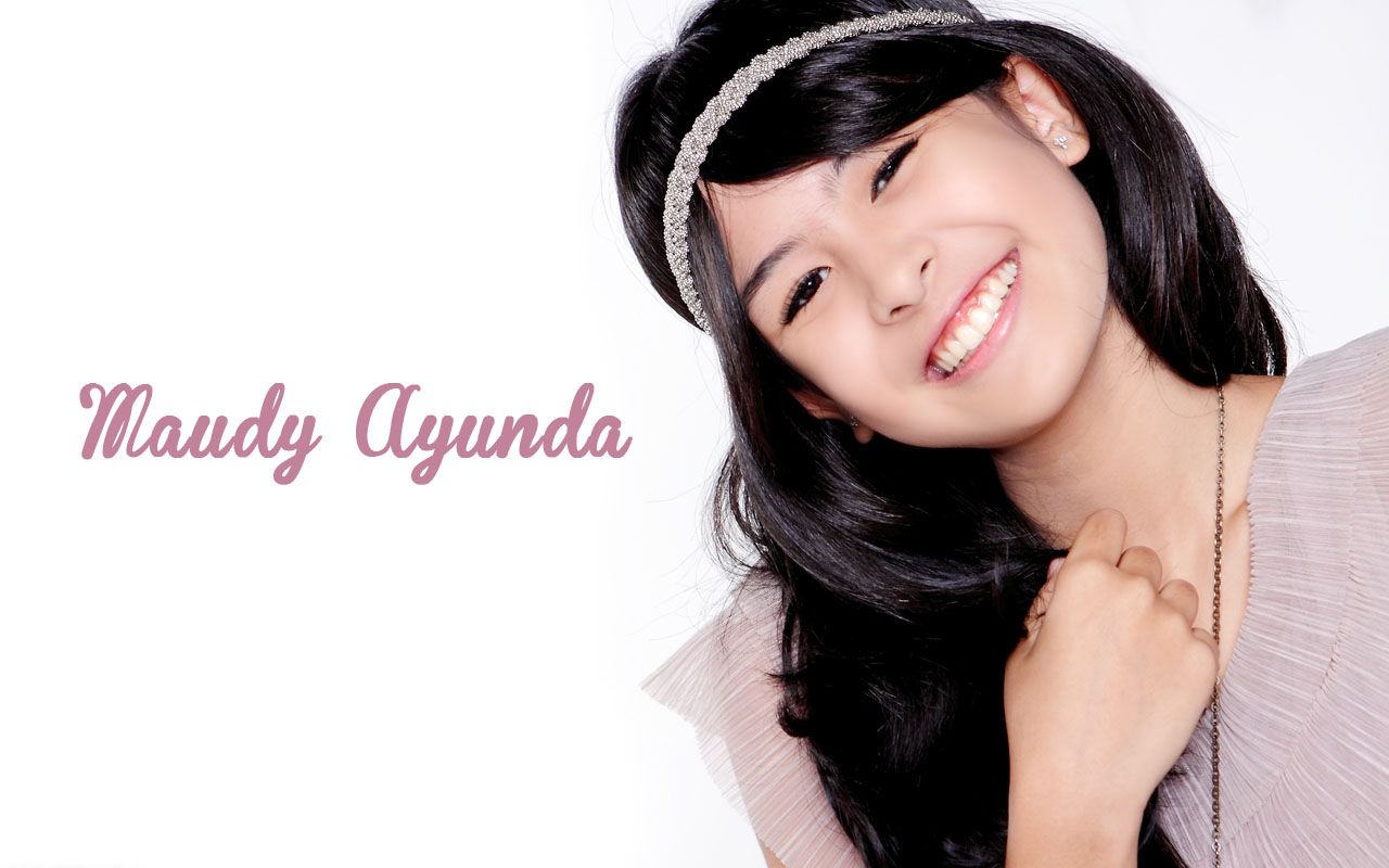 Maceme Wallpaper: Maudy Ayunda Wallpaper
