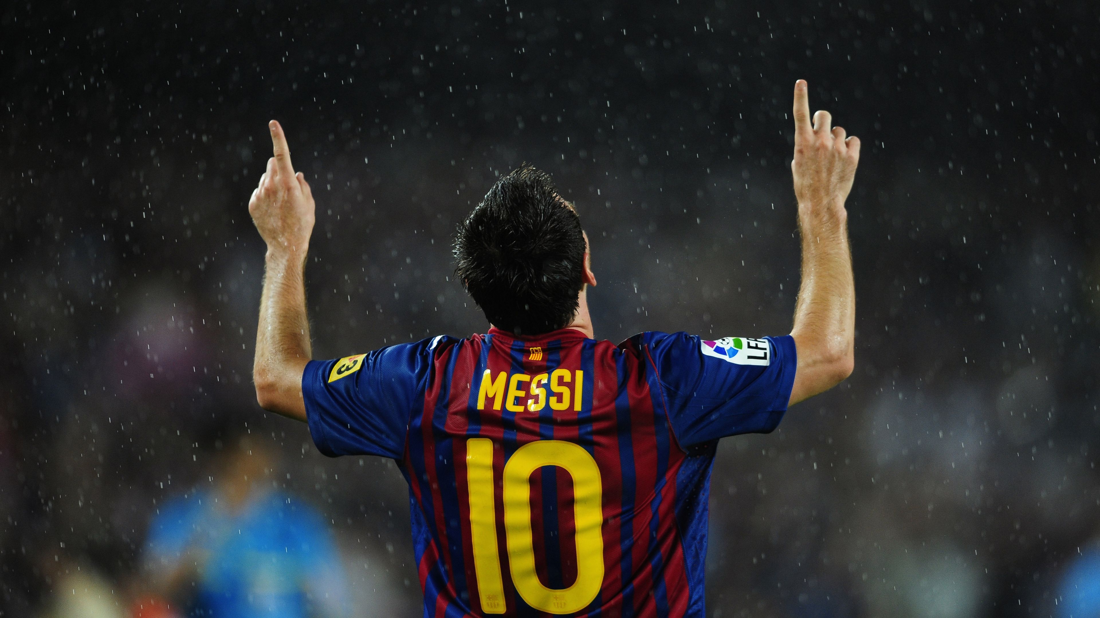Lionel Messi in Rain 3840 x 2160 Ultra HD Wallpaper