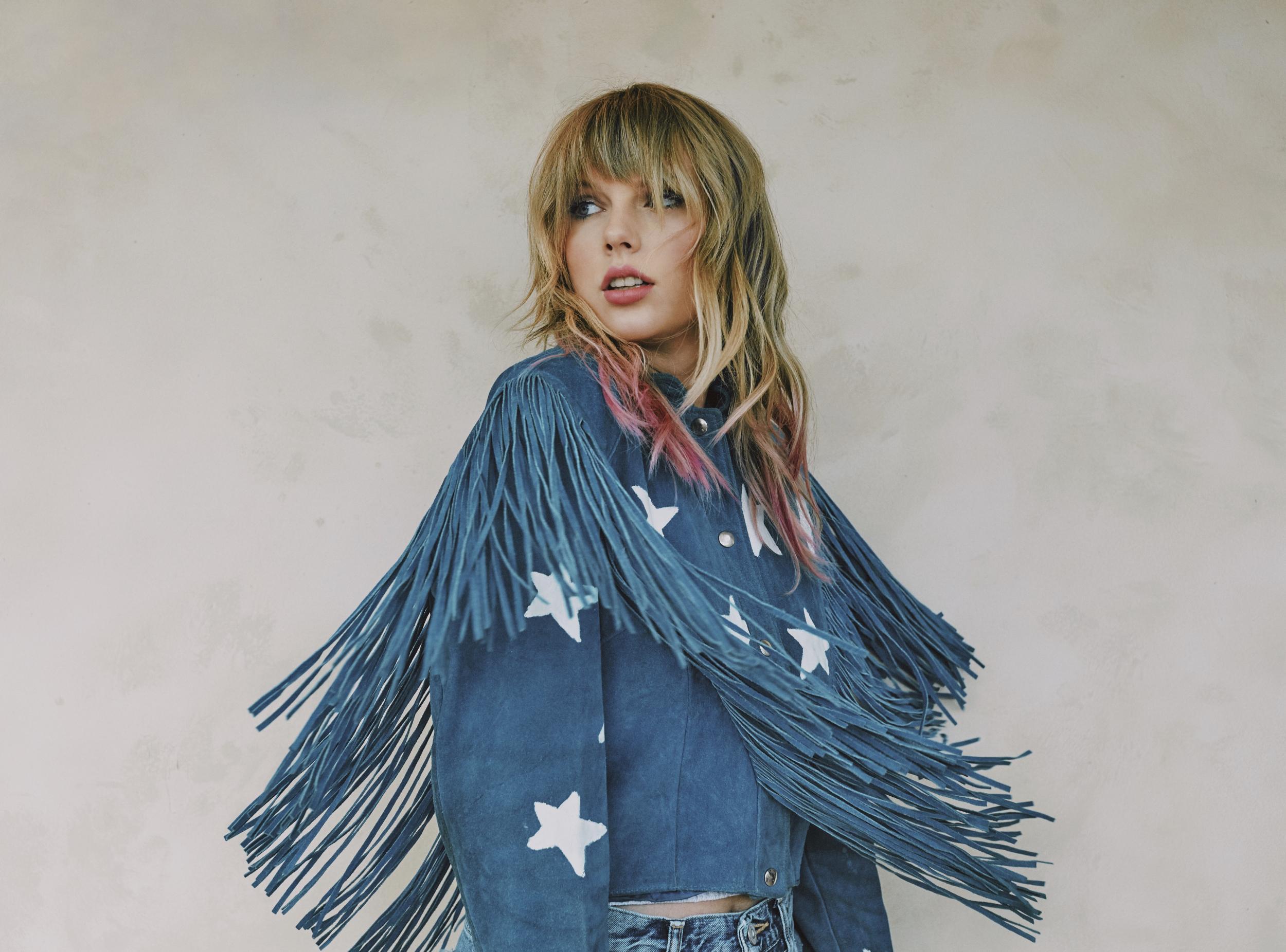 Taylor Swift's 100 album tracks