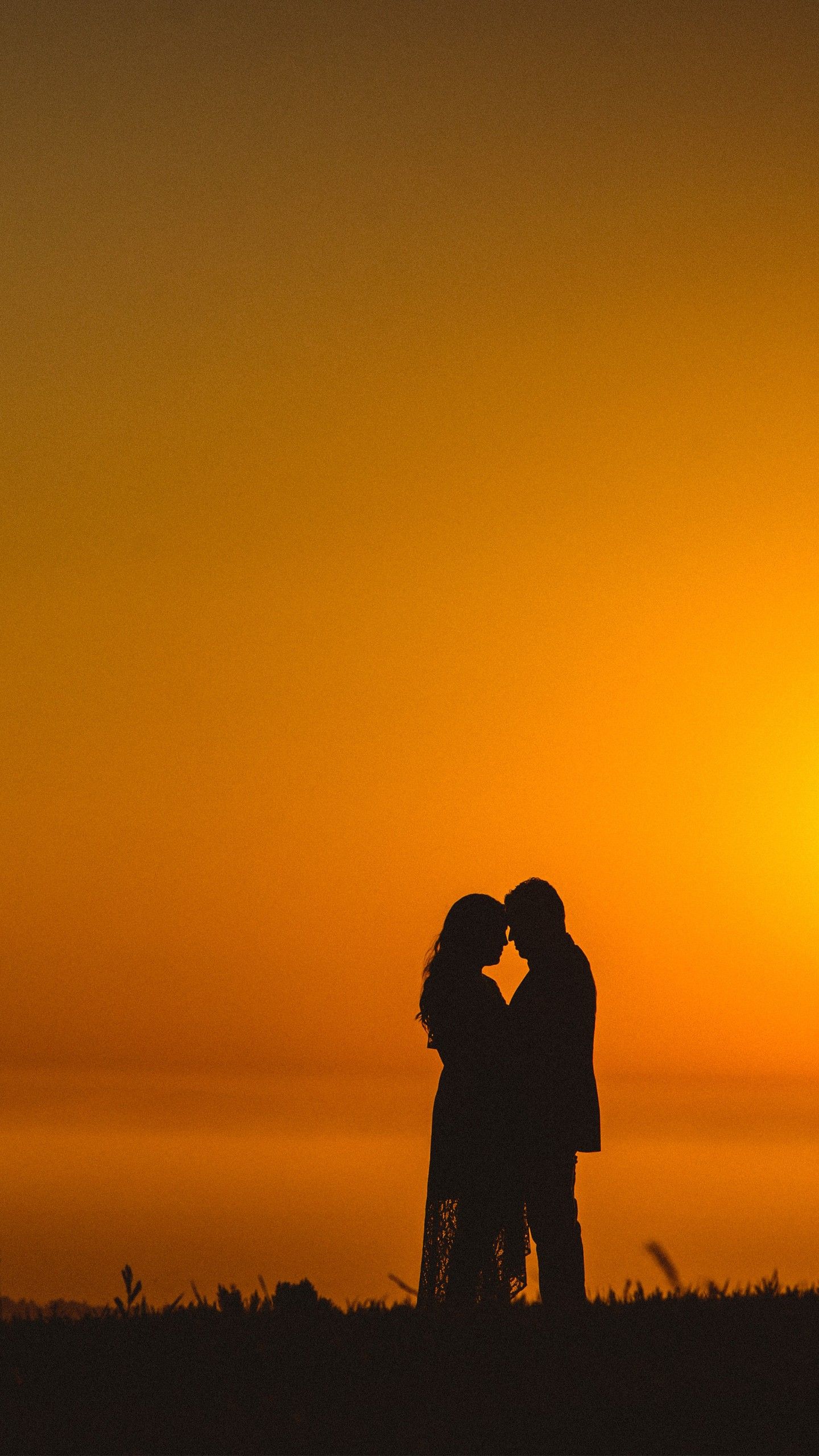 Couple Romantic Sunset 5K Wallpaper