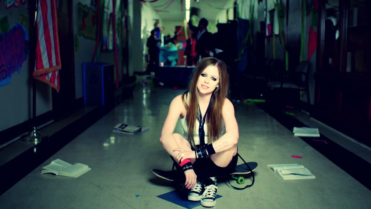 Here's To Never Growing Up Lavigne Photo