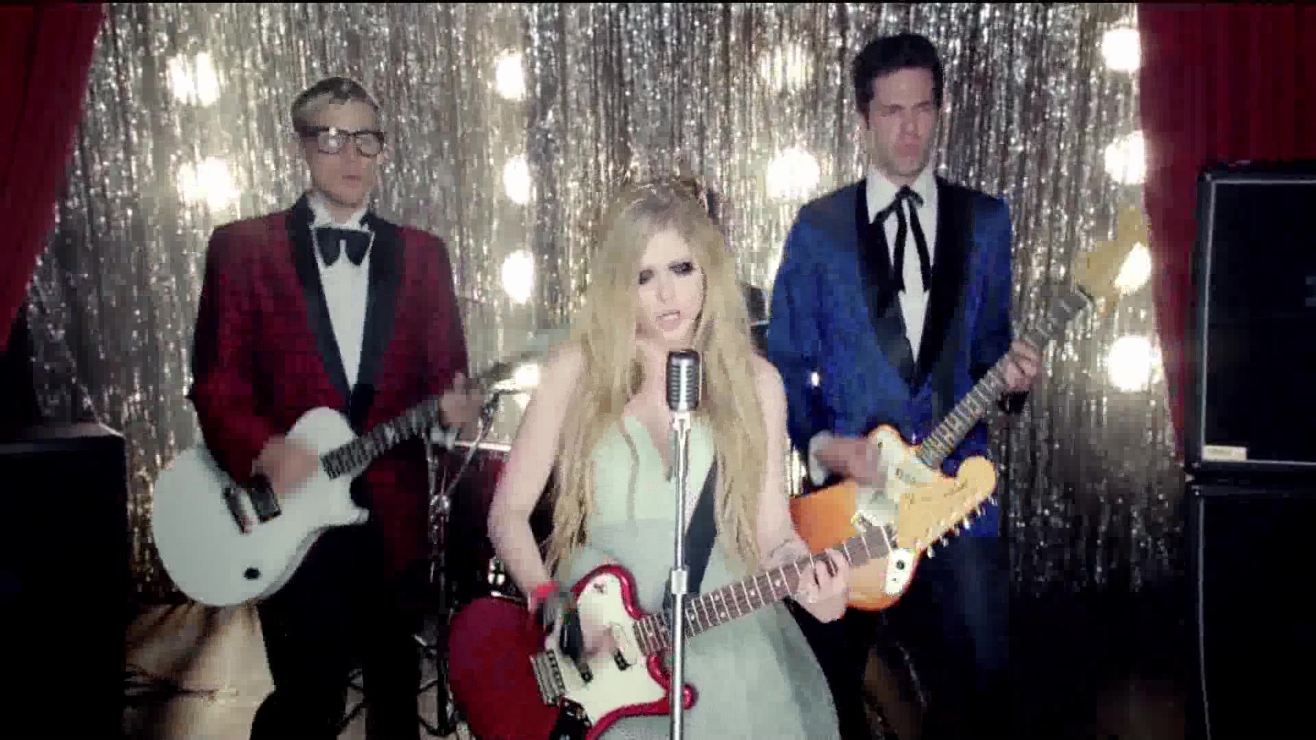 Here's To Never Growing Up {Music Video} Lavigne Photo