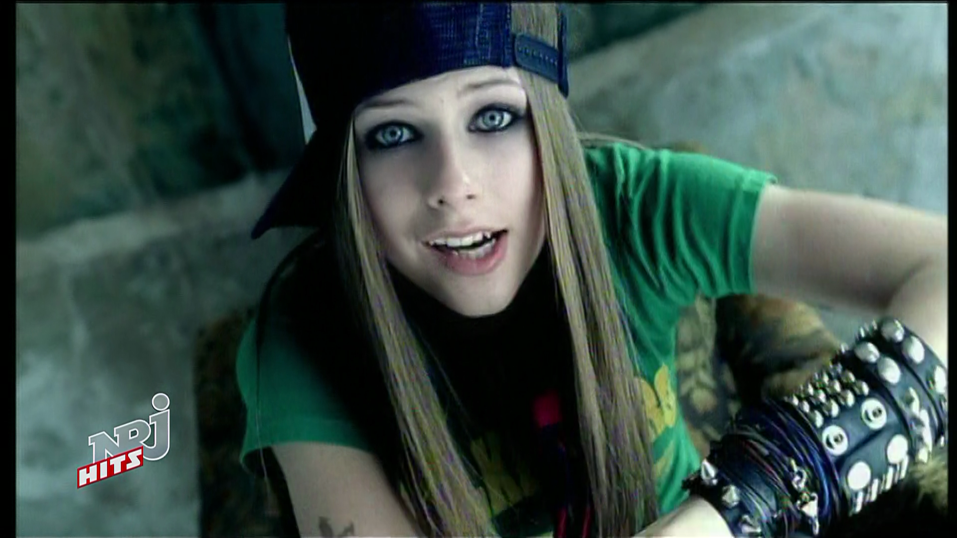 Avril Lavigne Boy. (NRJHITSHD 1080i DD2.0 IboYLDz) HDMania