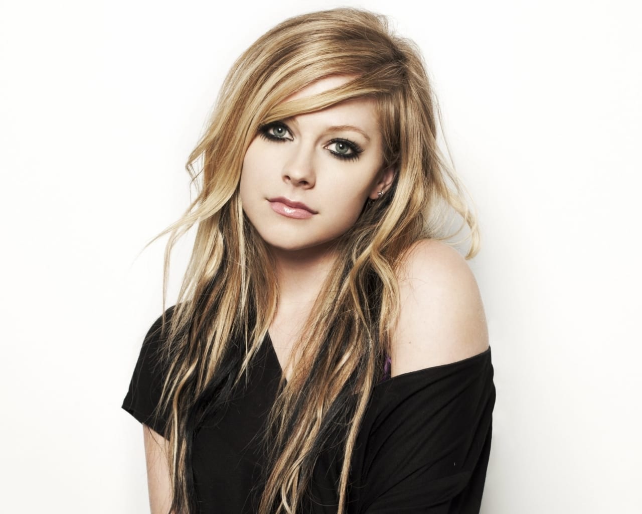 Why Avril Lavigne's Music Sucks