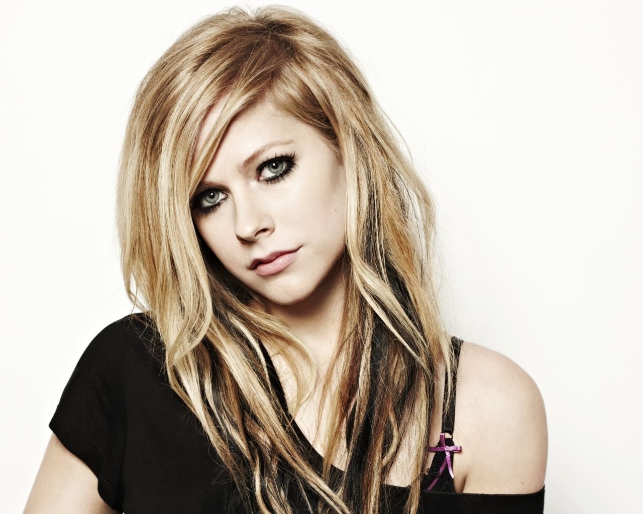EyeSpy: Avril Lavigne Is Never Ever Ever “Growing Up”