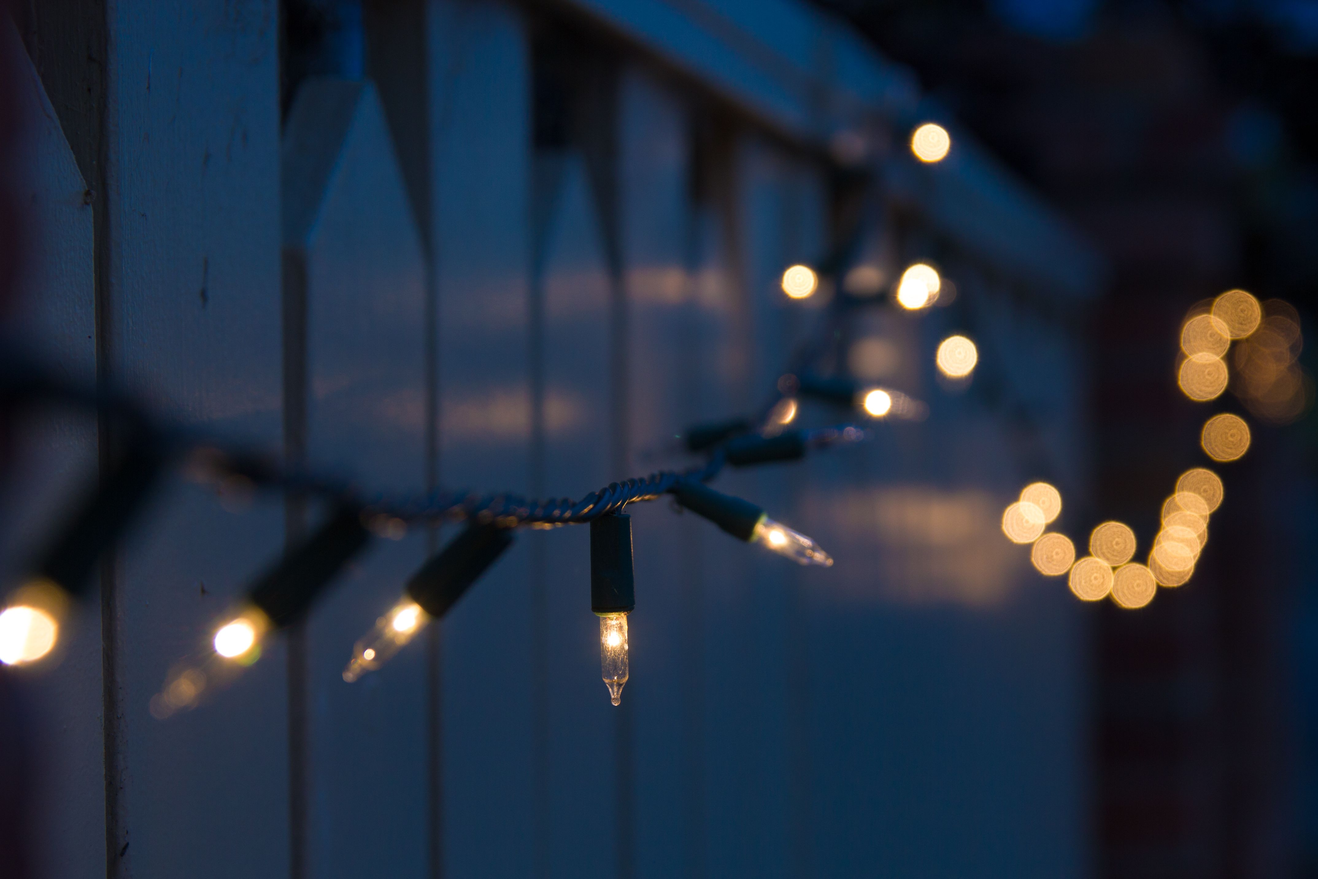 How to Hang Small Christmas Lights on a Wall Without Using Nails