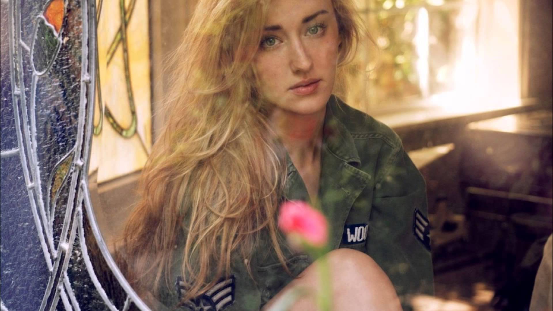 Picture of Ashley Johnson Of Celebrities