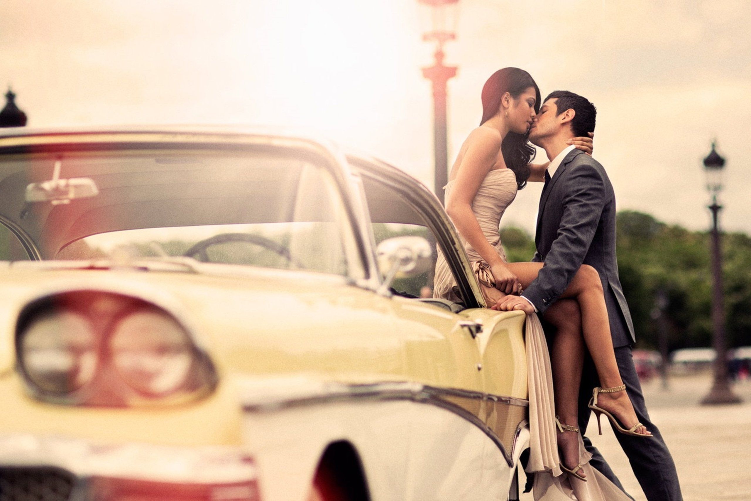 Man kiss car woman wallpaperx1707