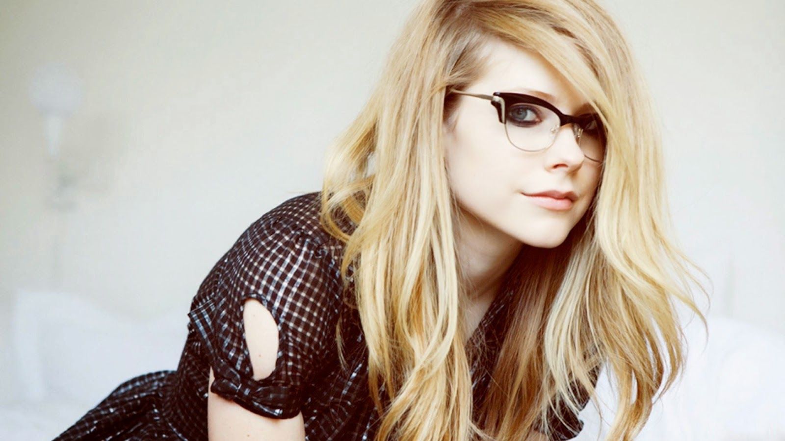 Avril Lavigne Wallpaper HD