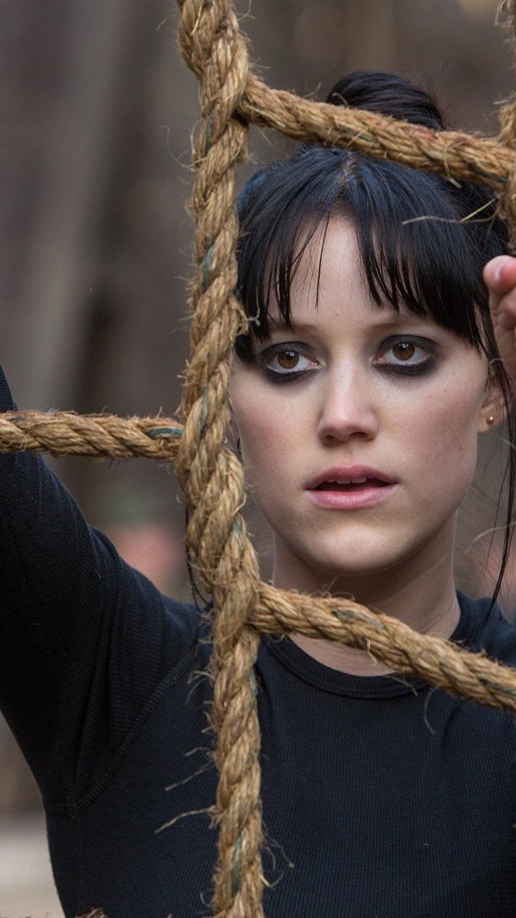 Maika Monroe, The 5th Wave 750x1334 IPhone 8 7 6 6S Wallpaper, Background, Picture, Image