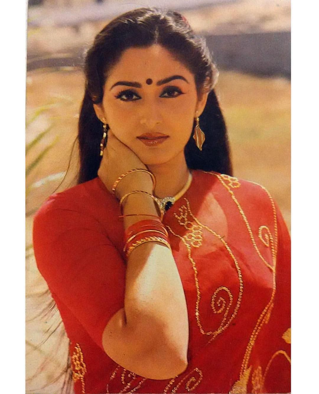 Jayaprada #Jayapradha #BollywoodFlashback s #postcard #muvyz040218 #JayaMuVyz #GoodMorningWorld #muvyz #instagoo. Bollywood actress, Bollywood, Classic beauty