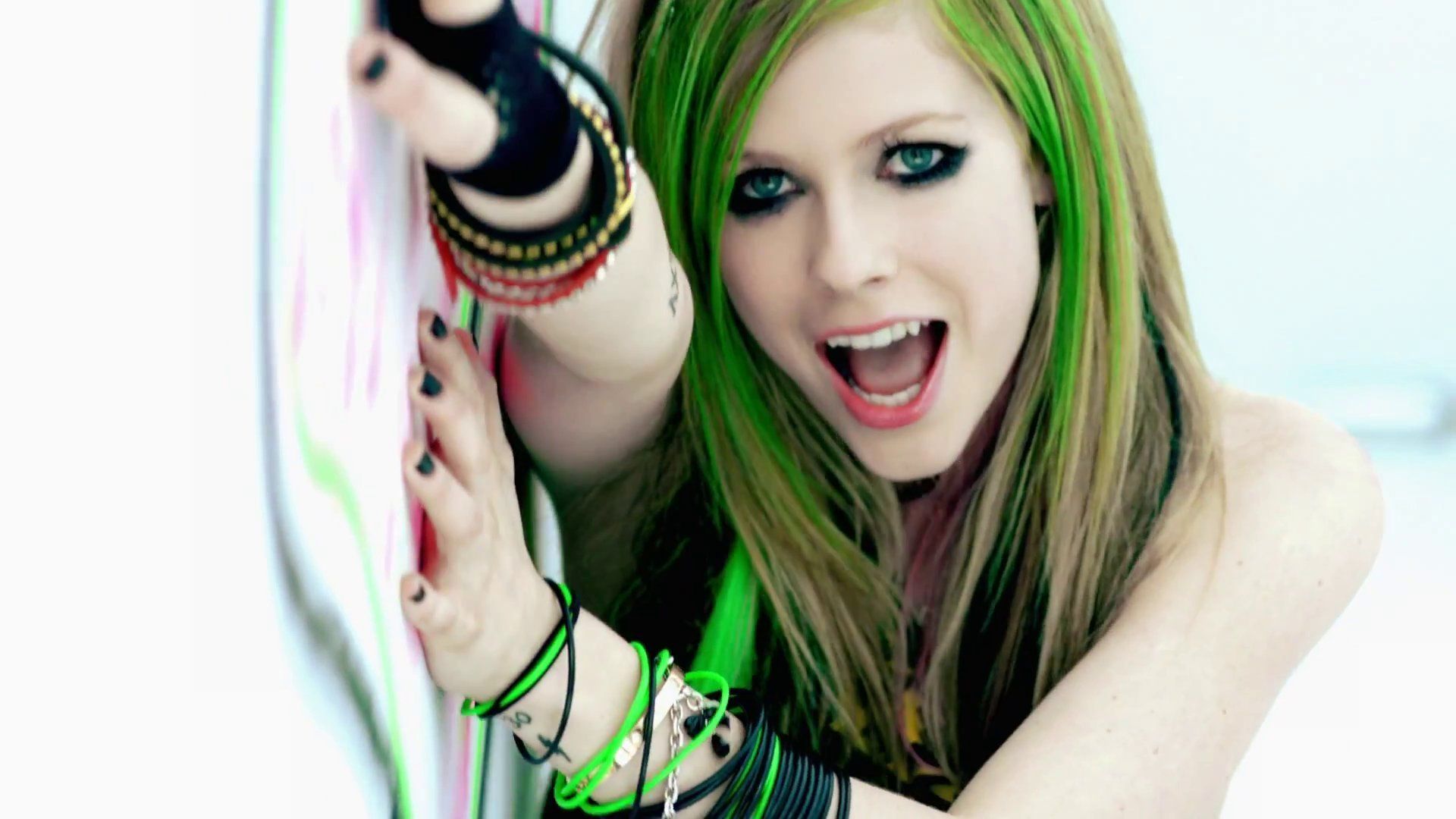 I Smile Lavigne Wallpaper