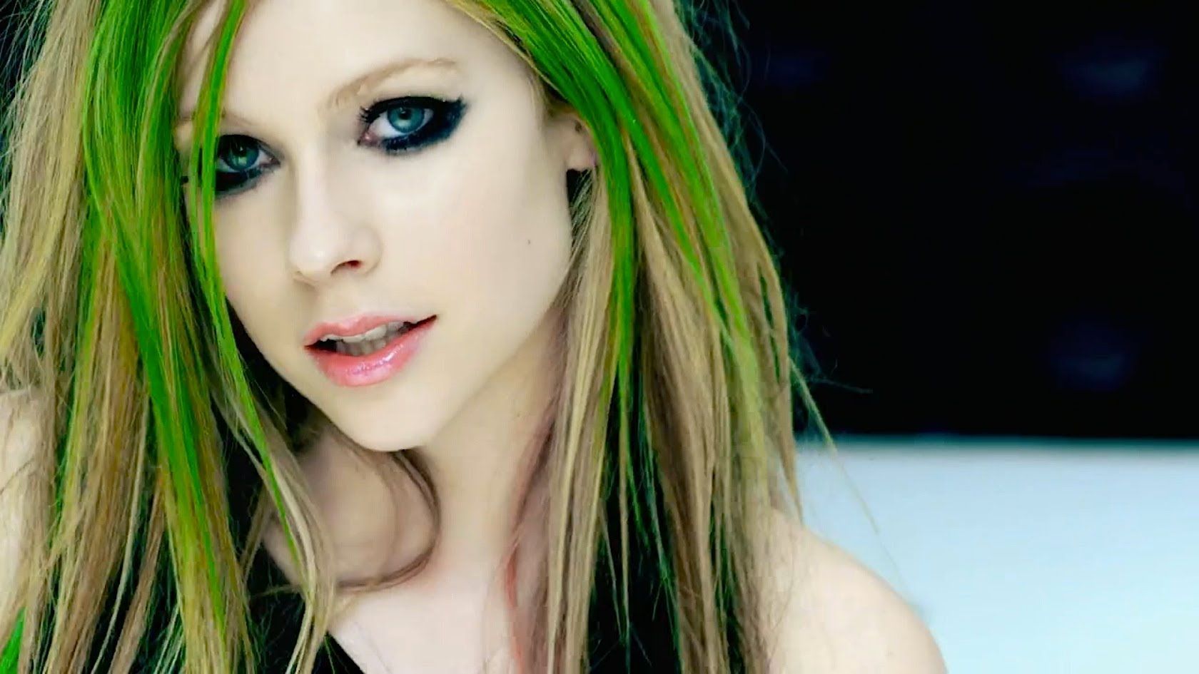 Avril Lavigne Music Video Makeup Tutorial. Hair styles, Avril lavigne picture, Green hair