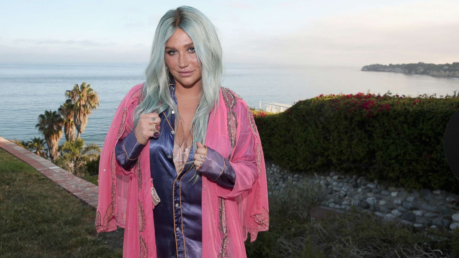 Kesha has No. 1 album with 'Rainbow'