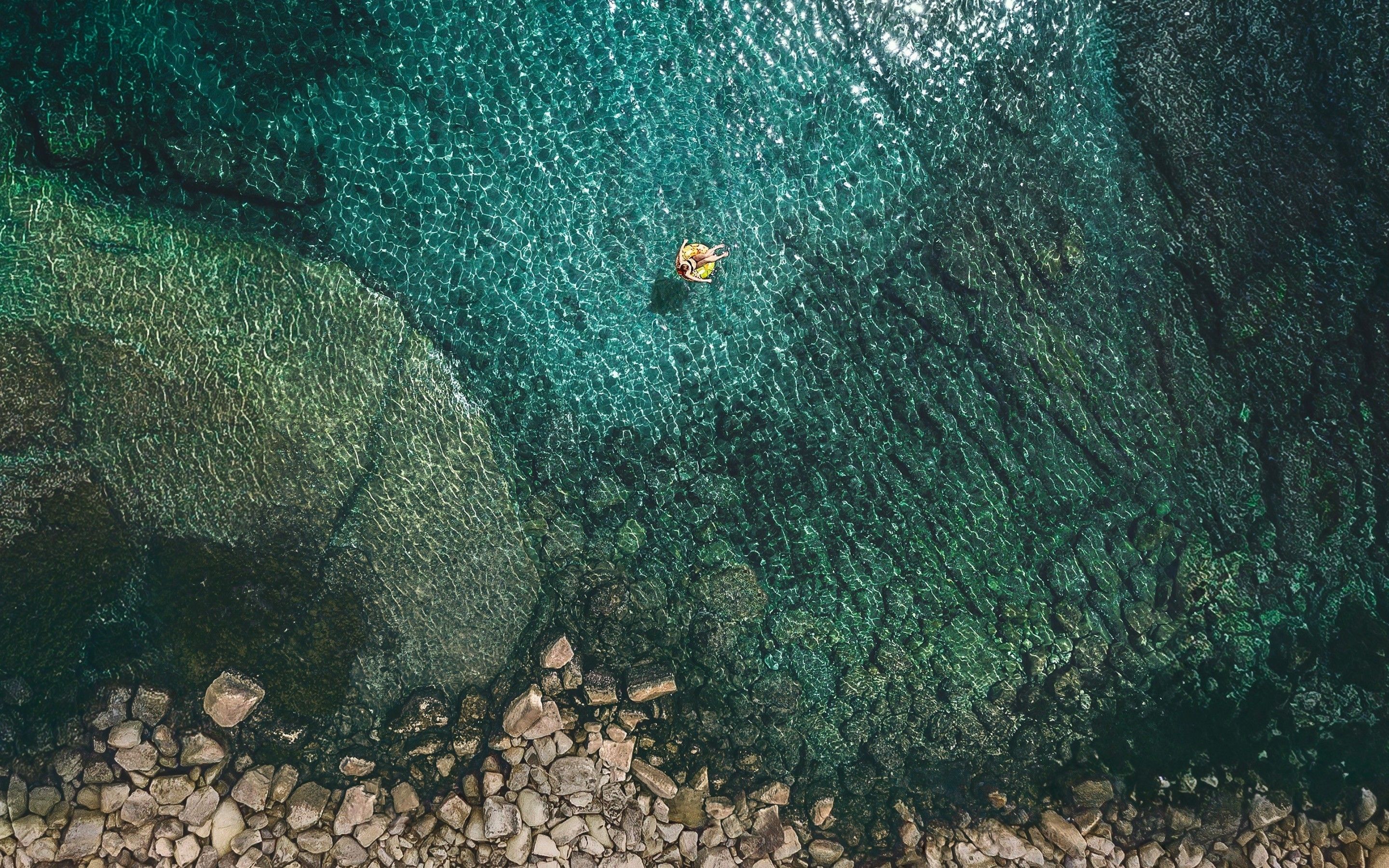 Download 2880x1800 Ios Stones, Water, Sea, Top View Wallpaper for MacBook Pro 15 inch