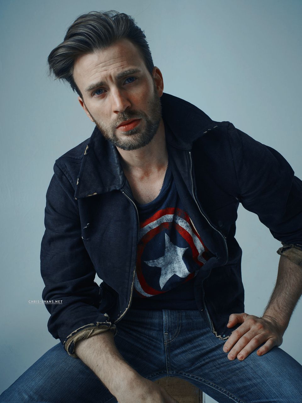 Chris Evans with a shirt of Captain America ♥️