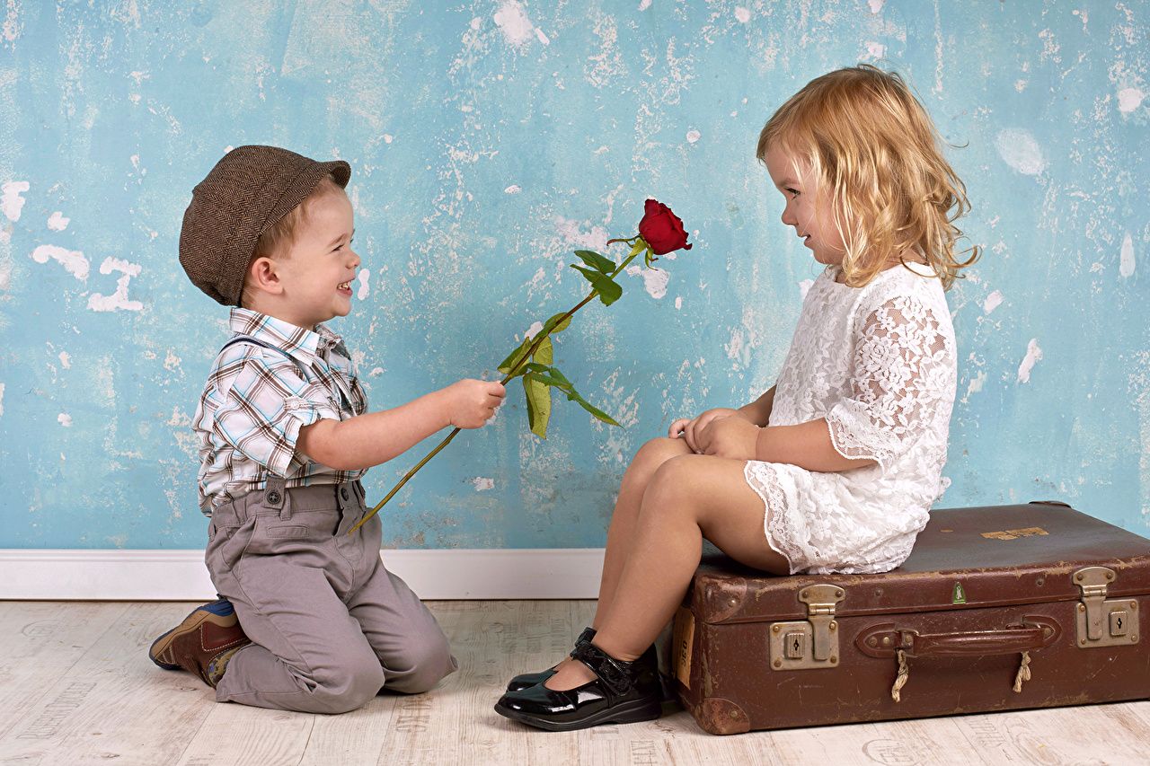 Picture Little girls Boys Smile Children Two Love Roses Suitcase