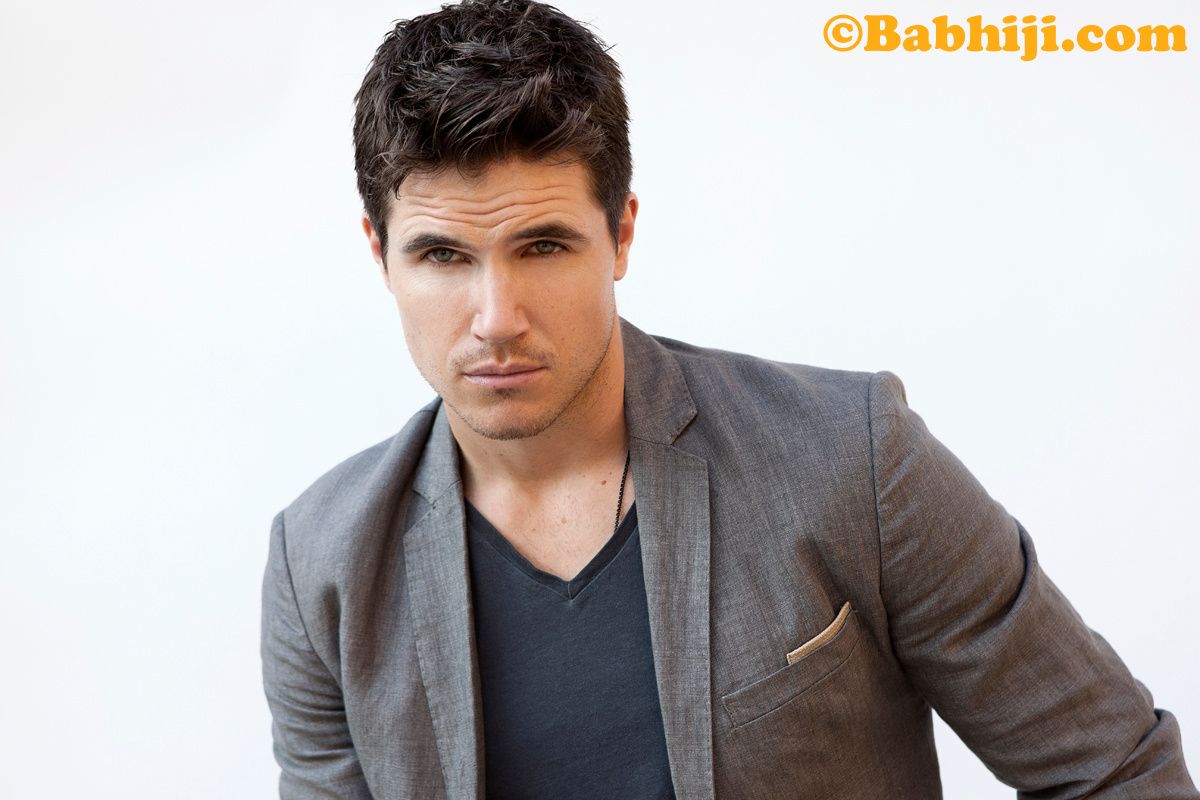 Robbie Amell Photo: 01