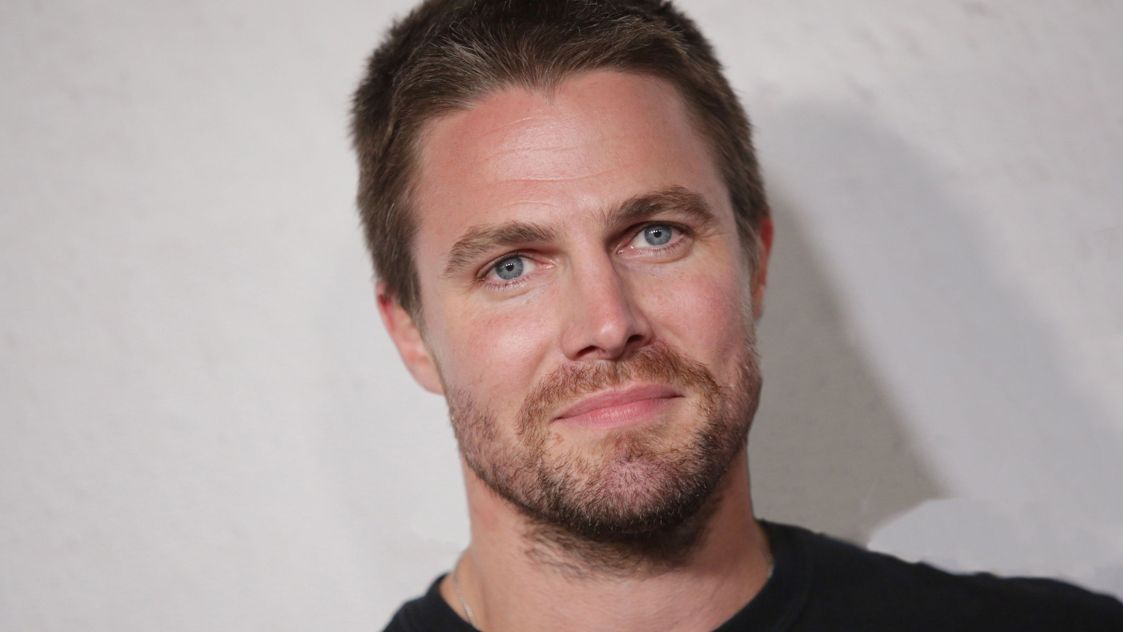 Stephen Amell Wallpaper
