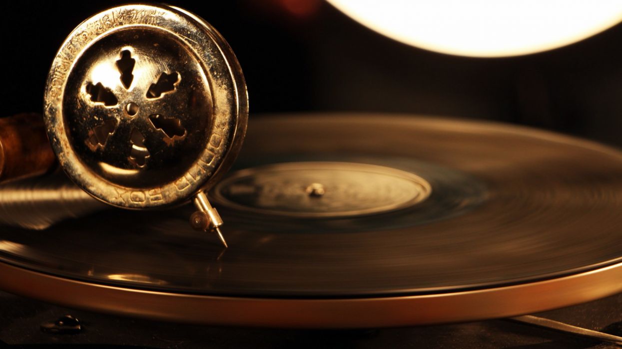 Gramophone vintage vinyl technology music playing speed blur circle wallpaperx1440