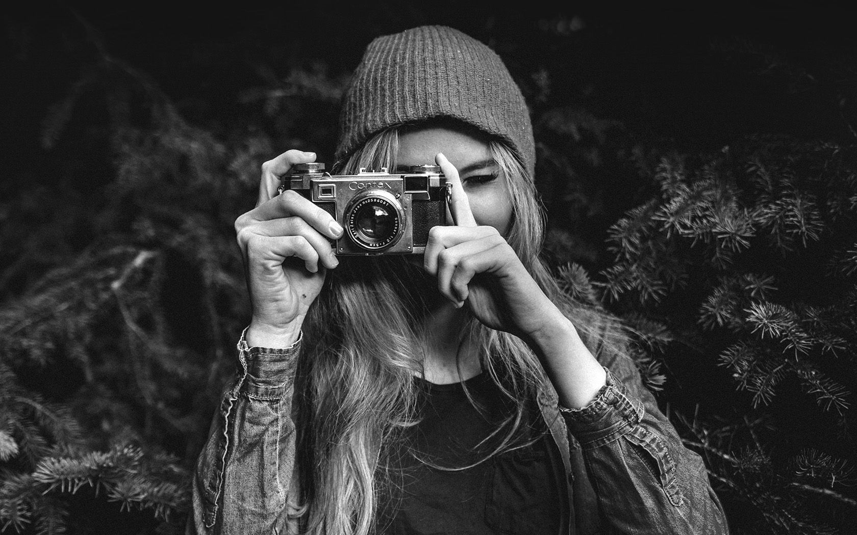 Photo Taking Girl Dark Cute Bw Wallpaper