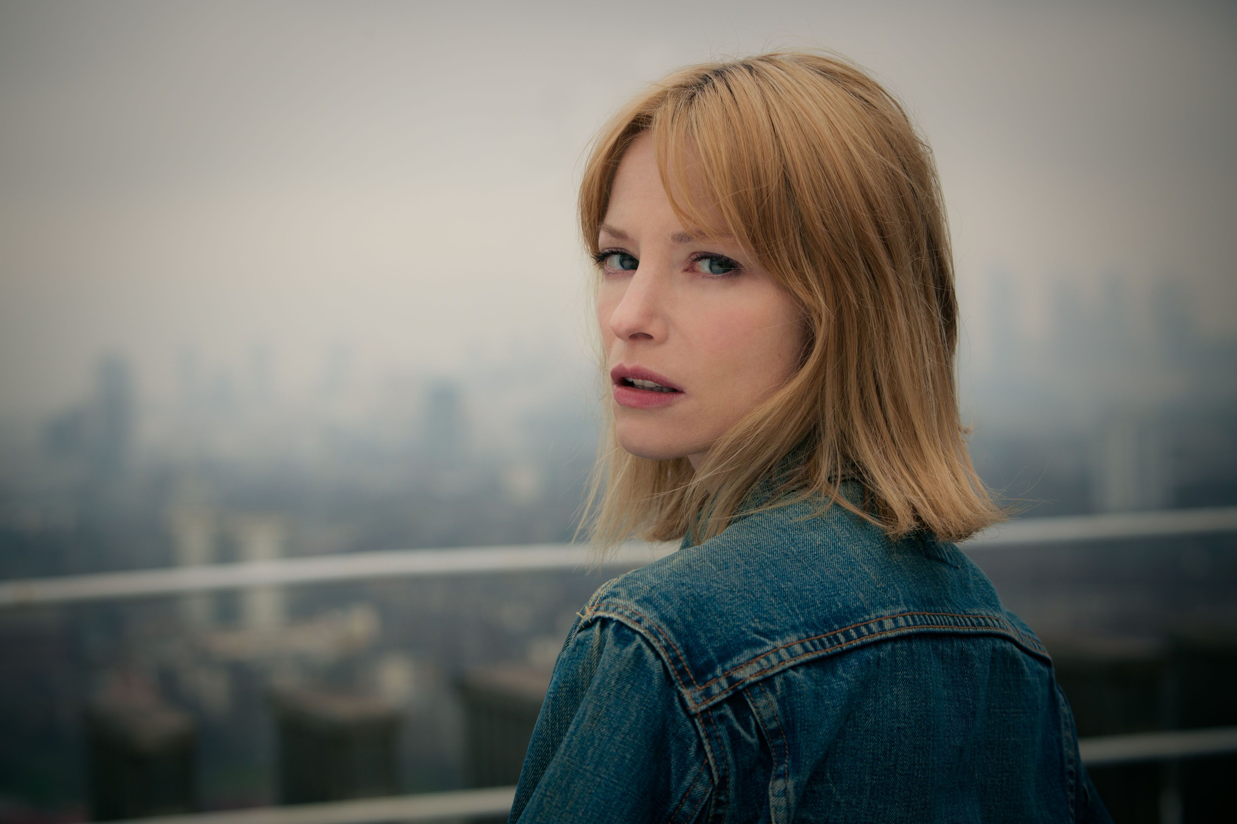 5 HD Sienna Guillory Wallpapers