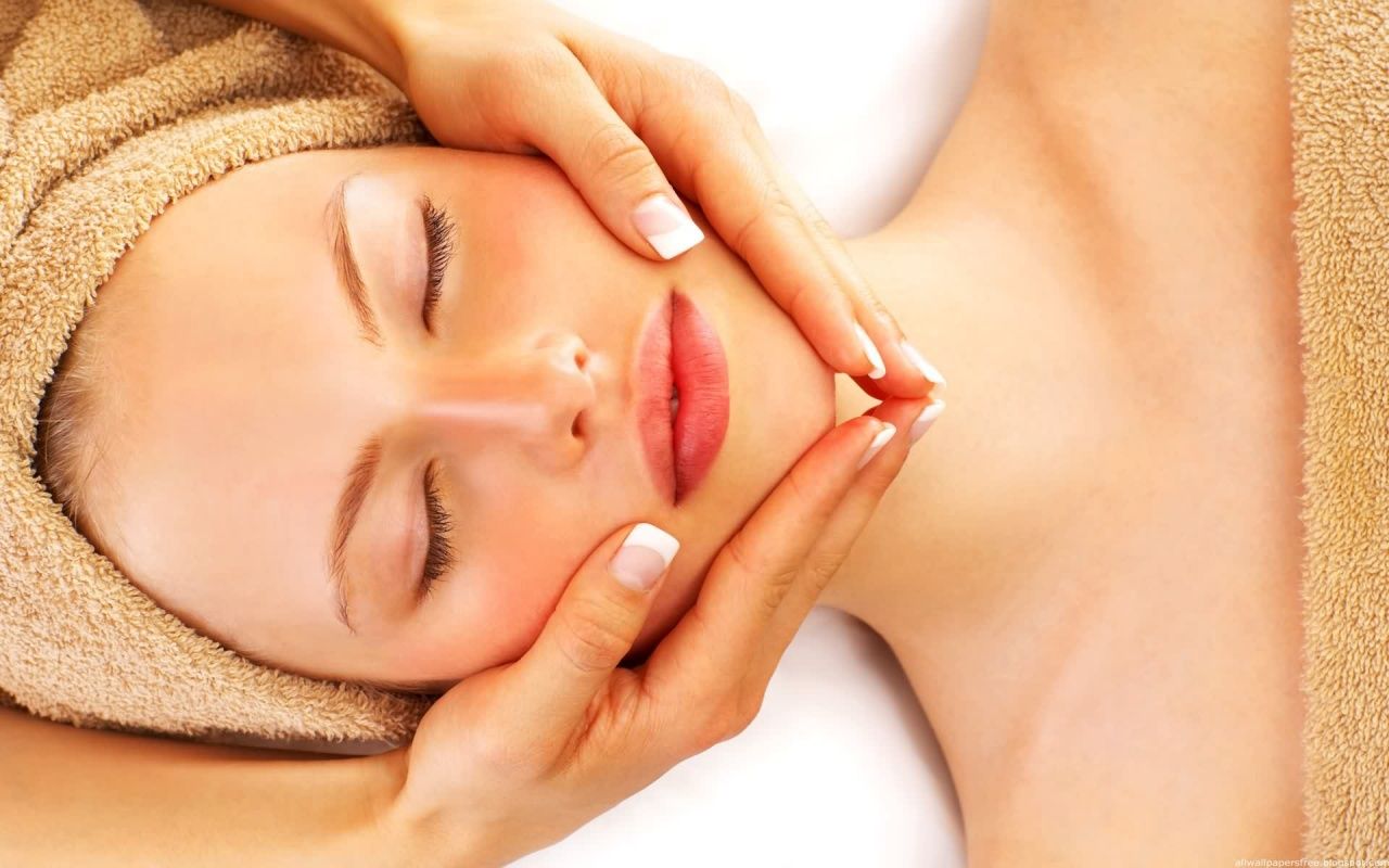 Get the Best Facial Services in Gurgaon by Experts for Women.