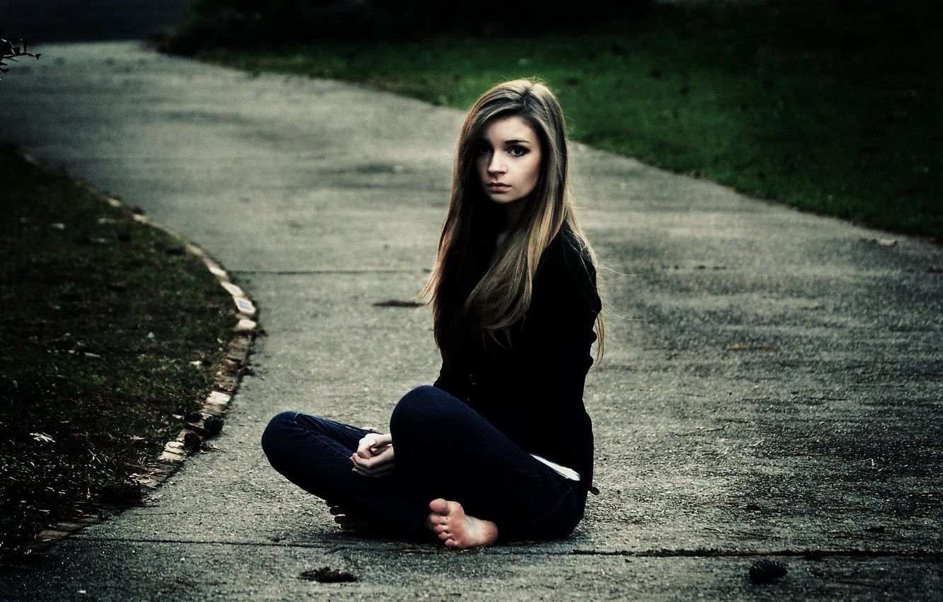 Wallpaper look, girl, sweetheart, jeans, barefoot, beautiful, sitting, beautiful, barefoot, women, jeans, sweet, look, sits image for desktop, section девушки