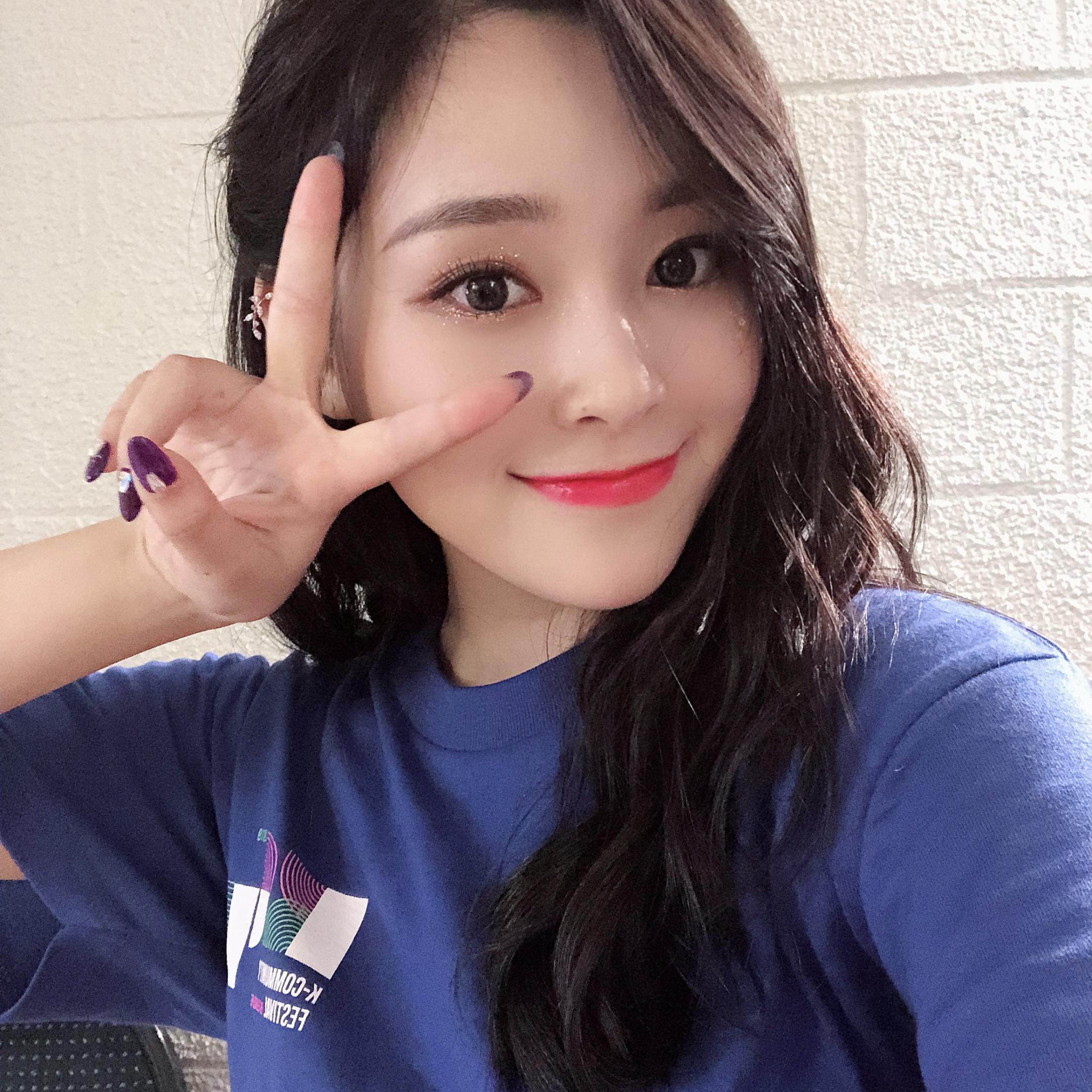 Gahyeon says hi (191007 DC App Update)