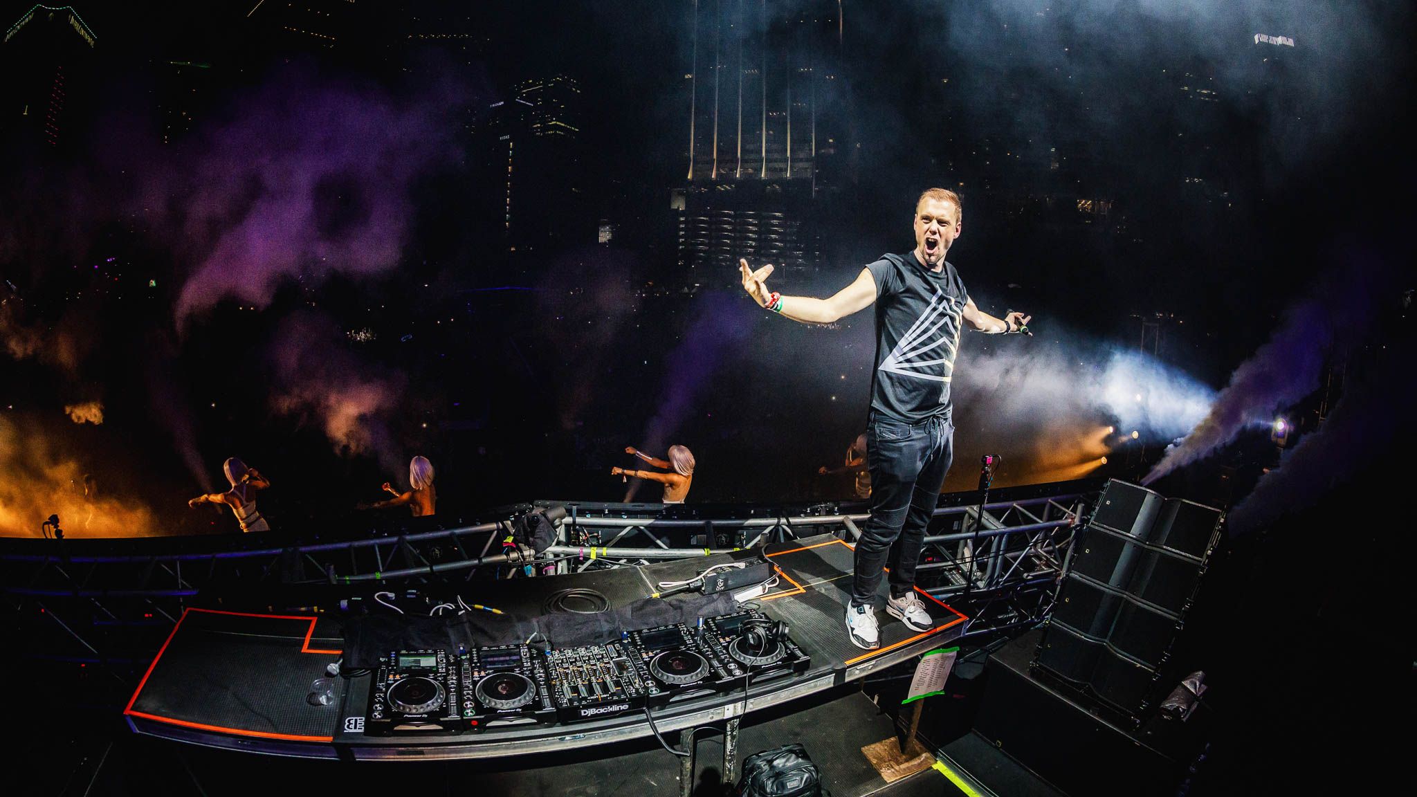 Saturday Night Session 015: Armin van Buuren, Dancing Astronaut