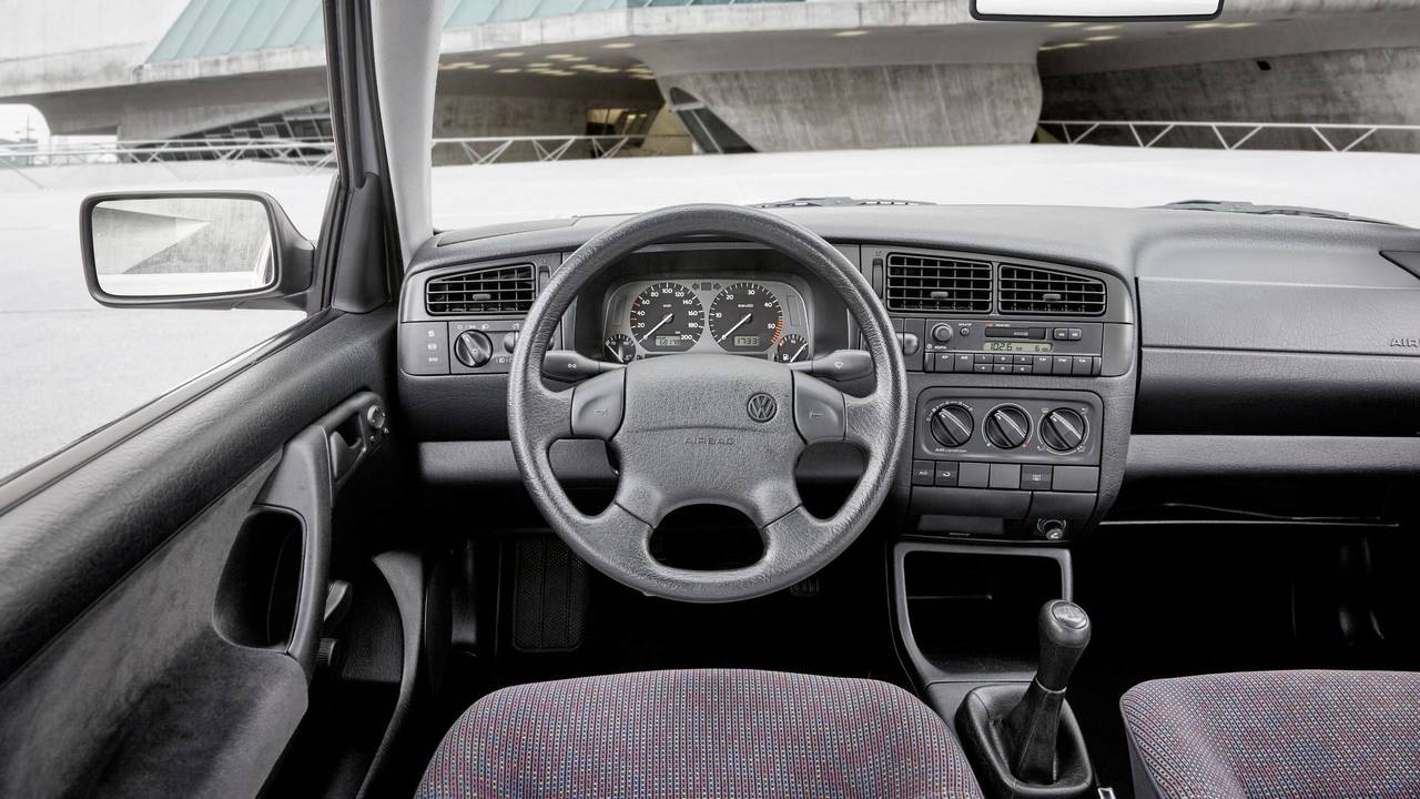 VW Golf III radio